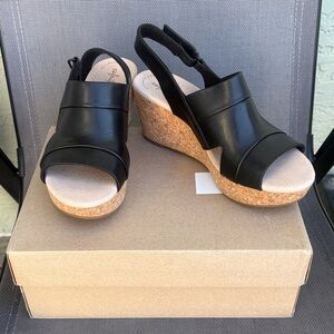 Clarks women’s Annabel ivory Black leather Wedge Sandals size:10